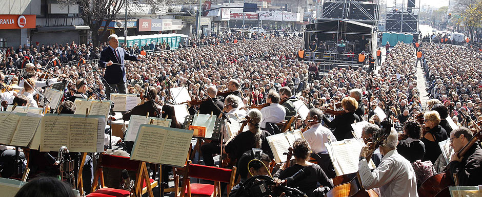 Zubin Mehta deslumbró a más de 10.000 personas en Puente Alsina