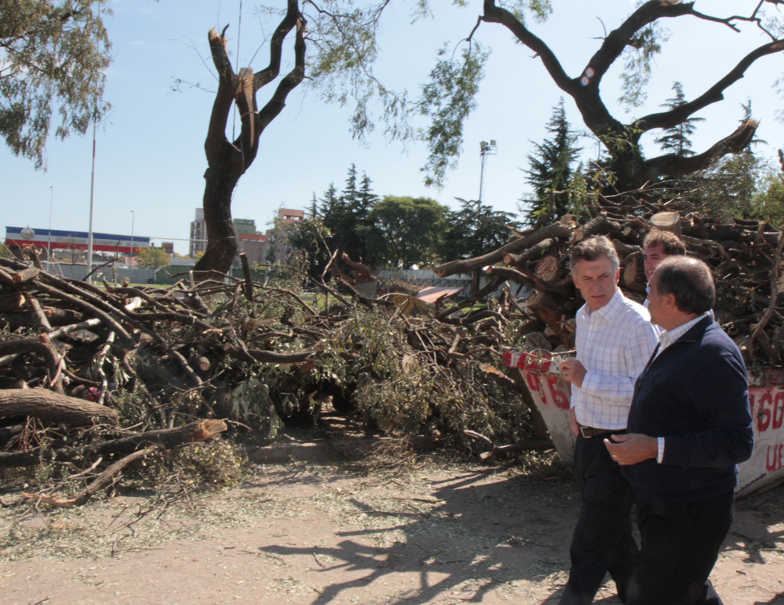 Las secuelas de la tormenta: los equipos de emergencia de la Ciudad siguen trabajando en las zonas más críticas