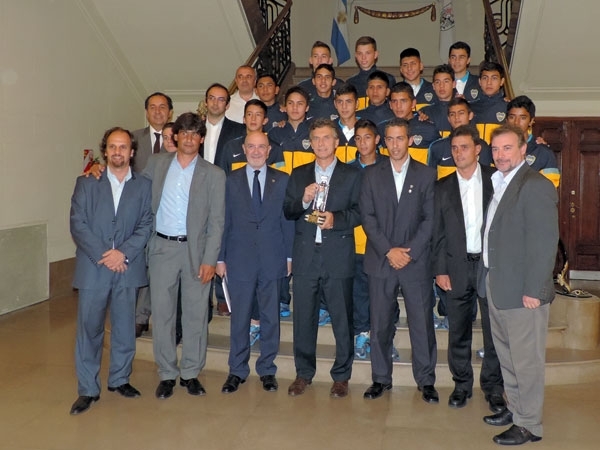 Macri recibió a juveniles de Boca campeones en Japón