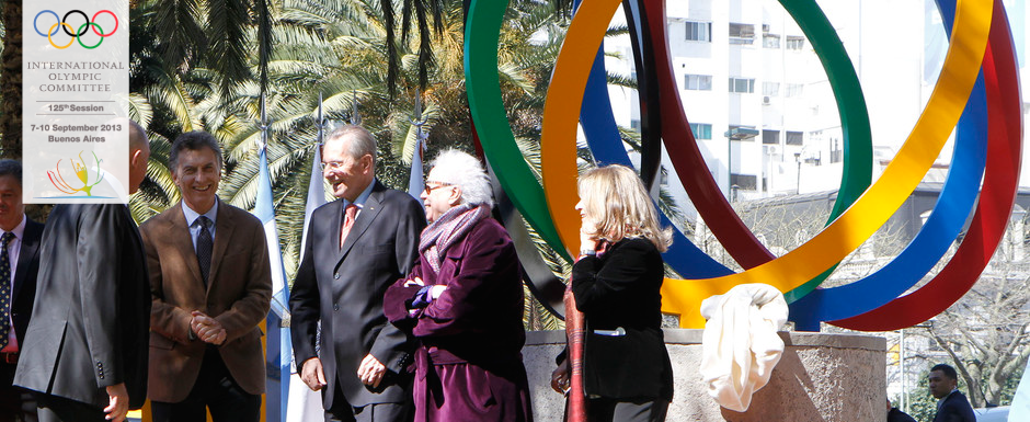 Macri inauguró la escultura Energía Olímpica