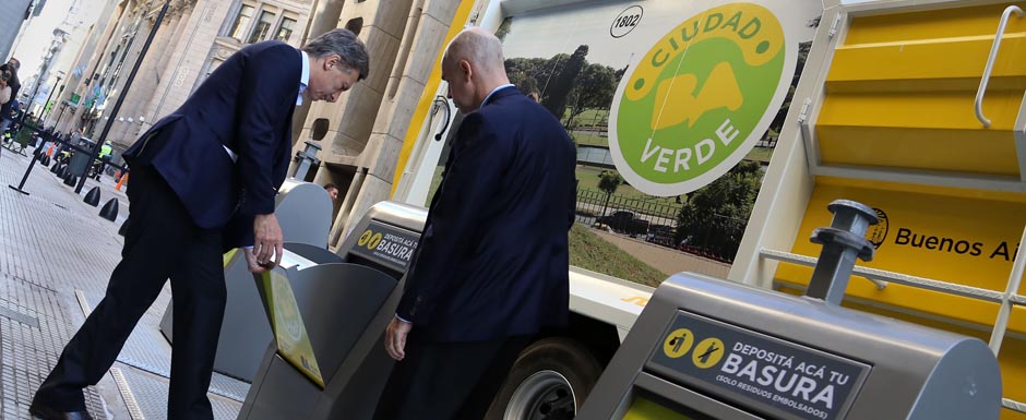 Macri supervisó el funcionamiento del sistema de contenedores soterrados