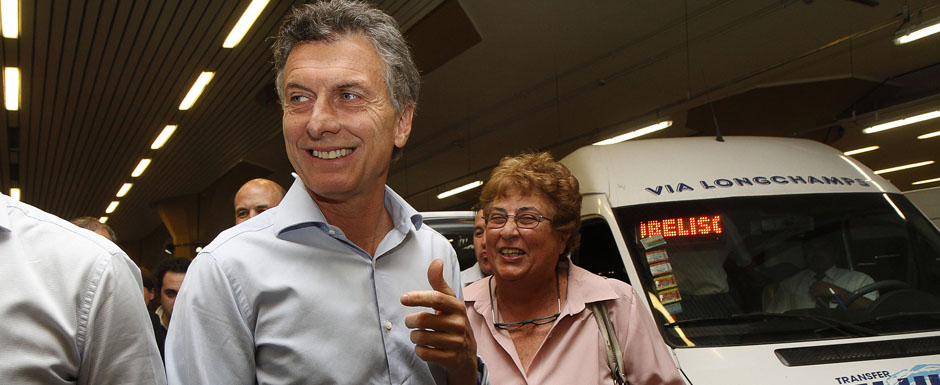 Macri supervisó el funcionamiento de la Terminal de Combis Obelisco