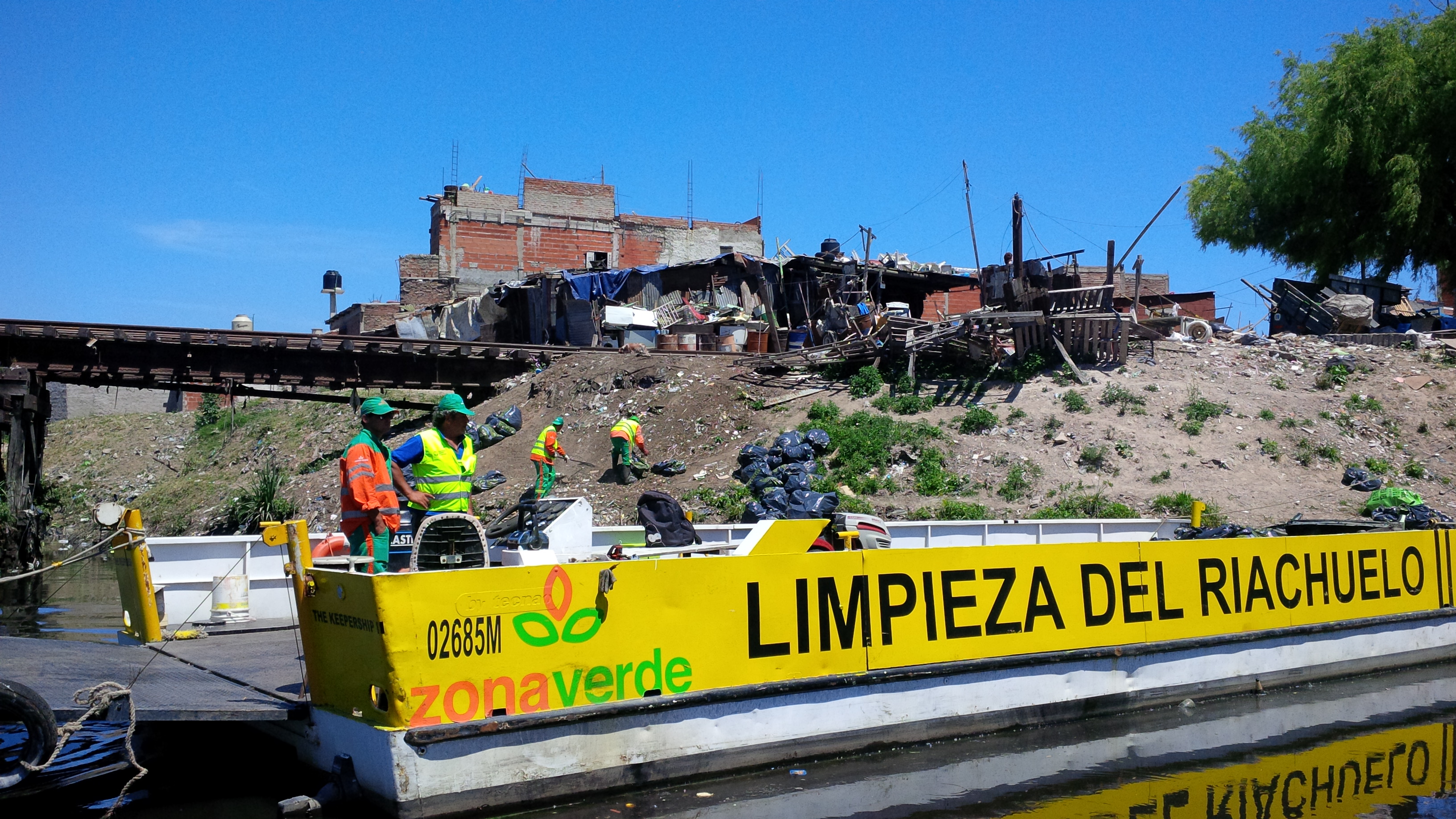 Márgenes del Riachuelo: ya se limpiaron más de 1000 toneladas de residuos