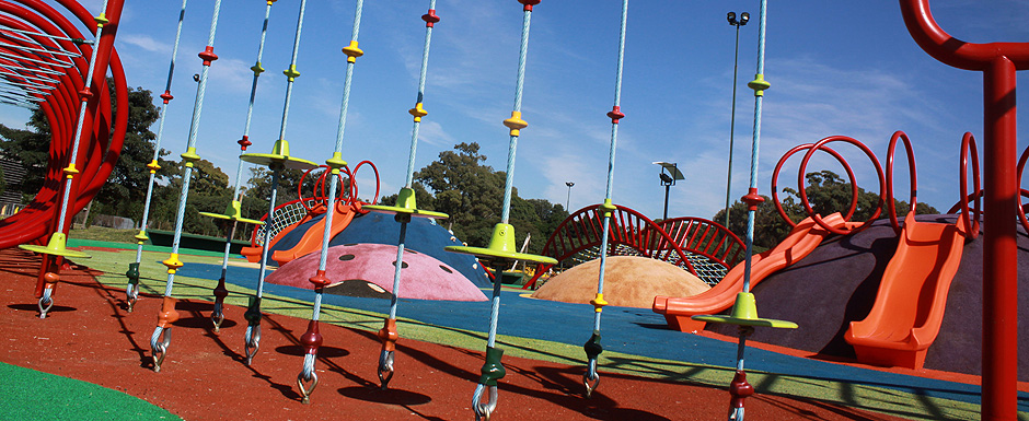 Juegos de vanguardia en parques y plazas