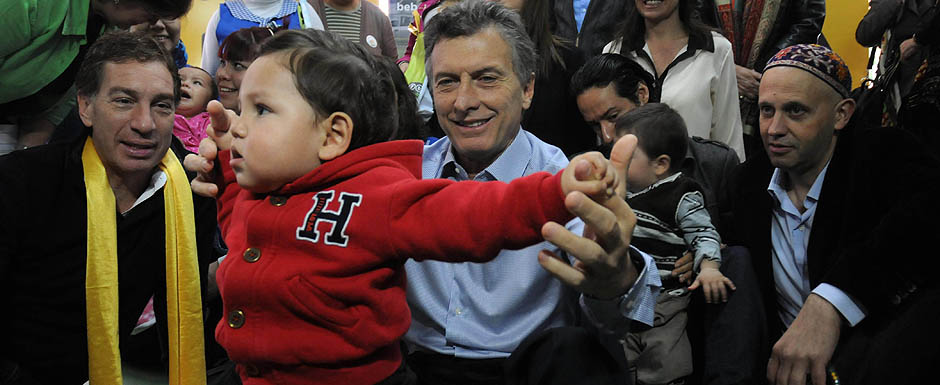 Macri lanzó un programa social para madres de recién nacidos y embarazadas