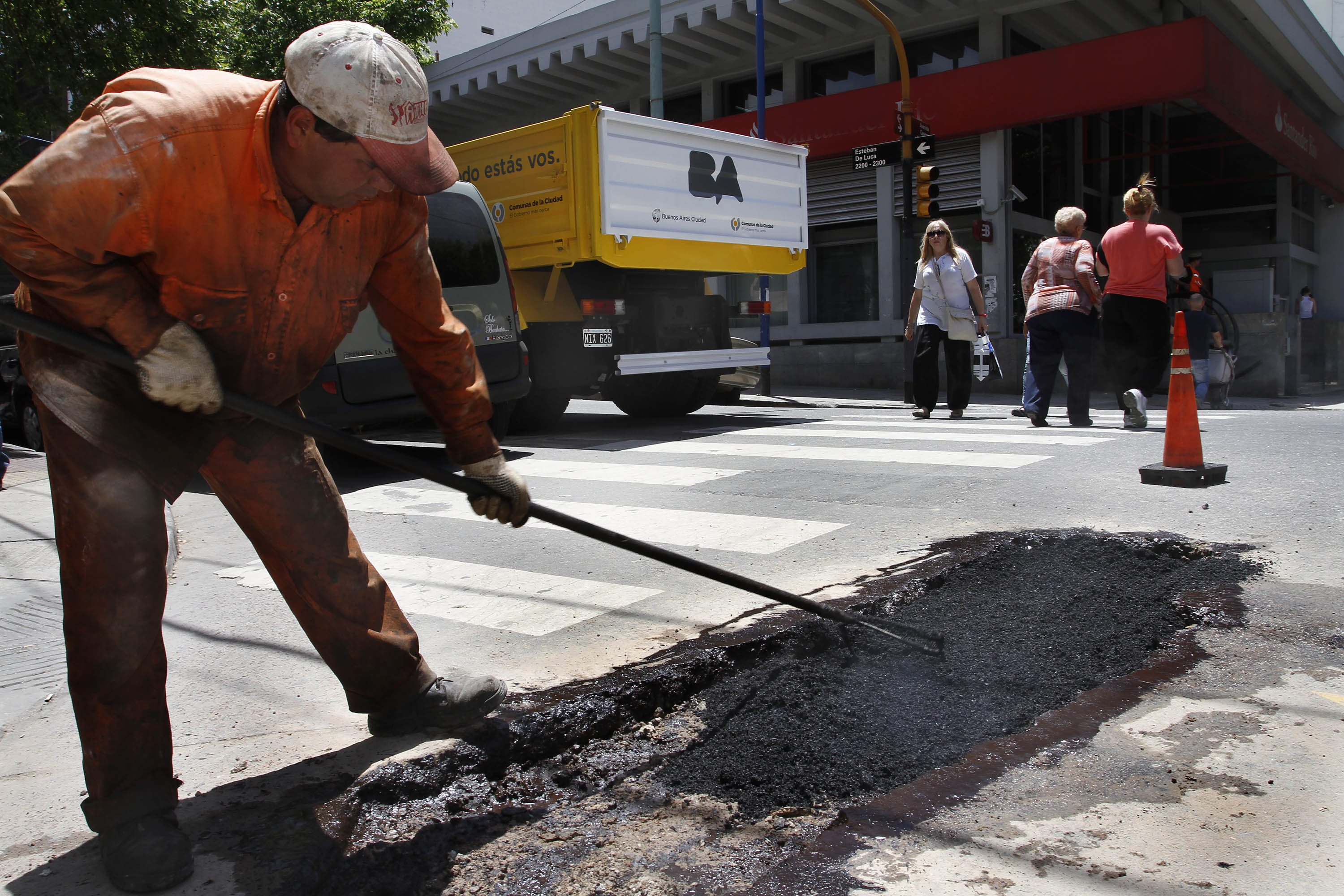 Ya se repararon 430 baches en 4 Comunas de la Ciudad