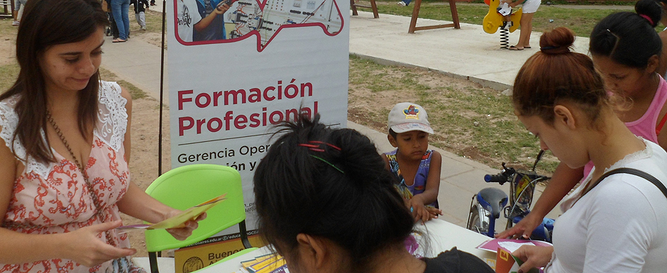 La oferta educativa y laboral de la Ciudad sale a los barrios 