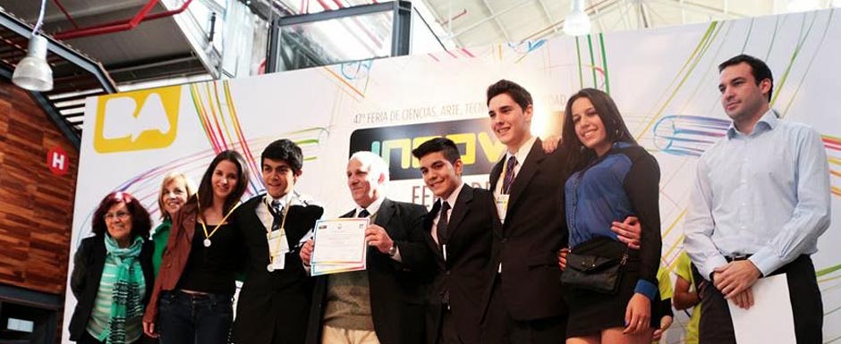 Alumnos de Barracas lanzaron una cápsula al espacio