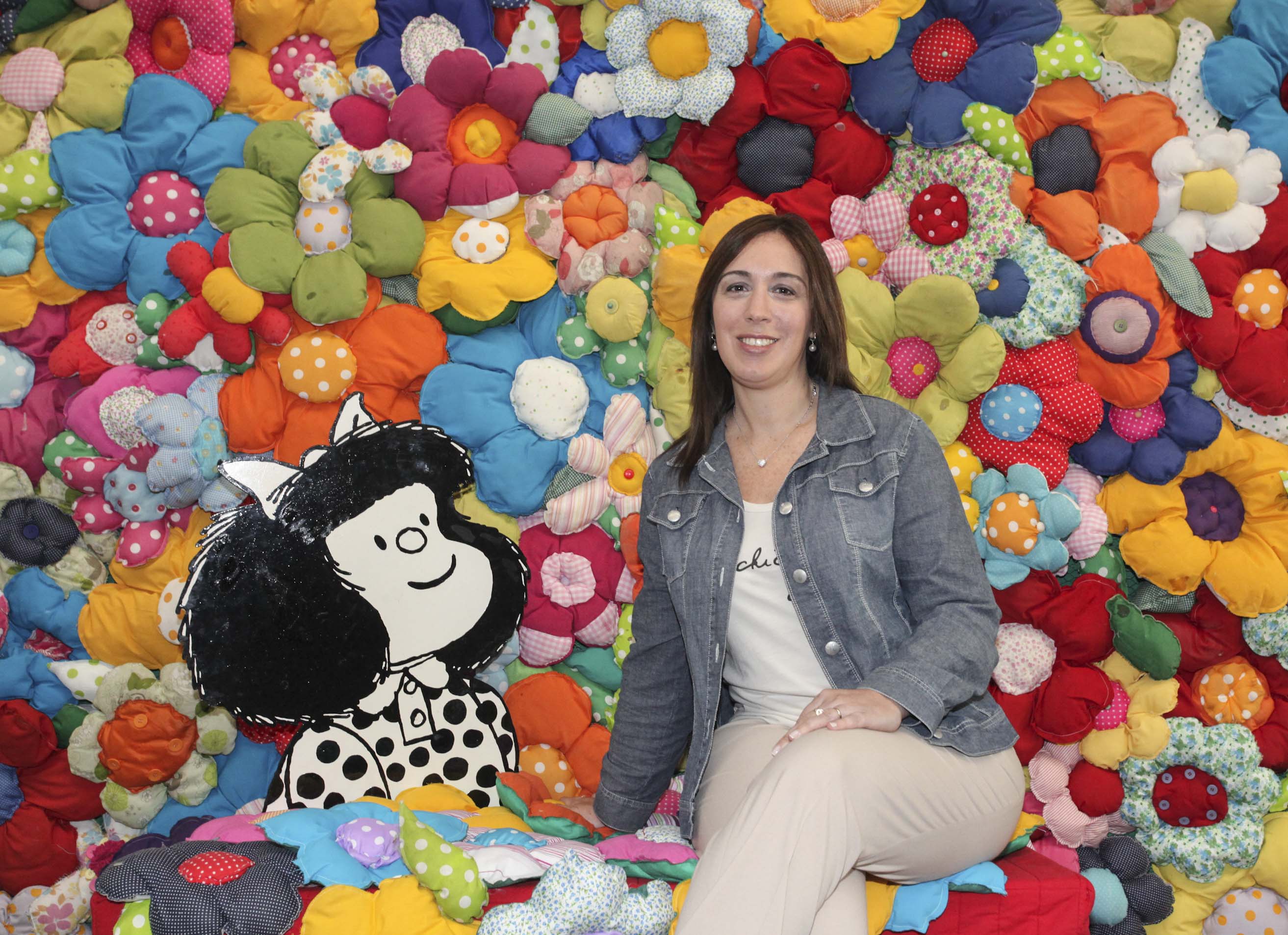 María Eugenia Vidal en la muestra por los 50 años de Mafalda