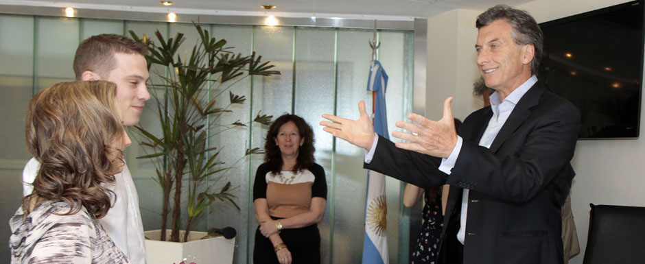 Mauricio Macri casó a dos jóvenes en la Comuna 5