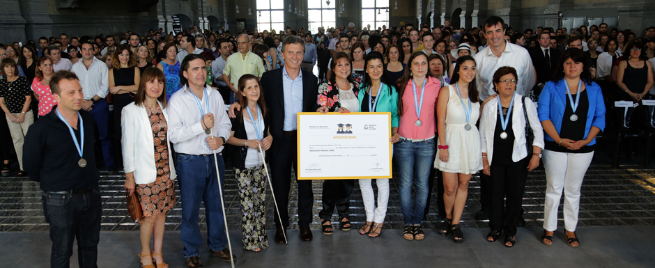 Mauricio Macri entregó diplomas a alumnos del programa de educación a distancia para adultos