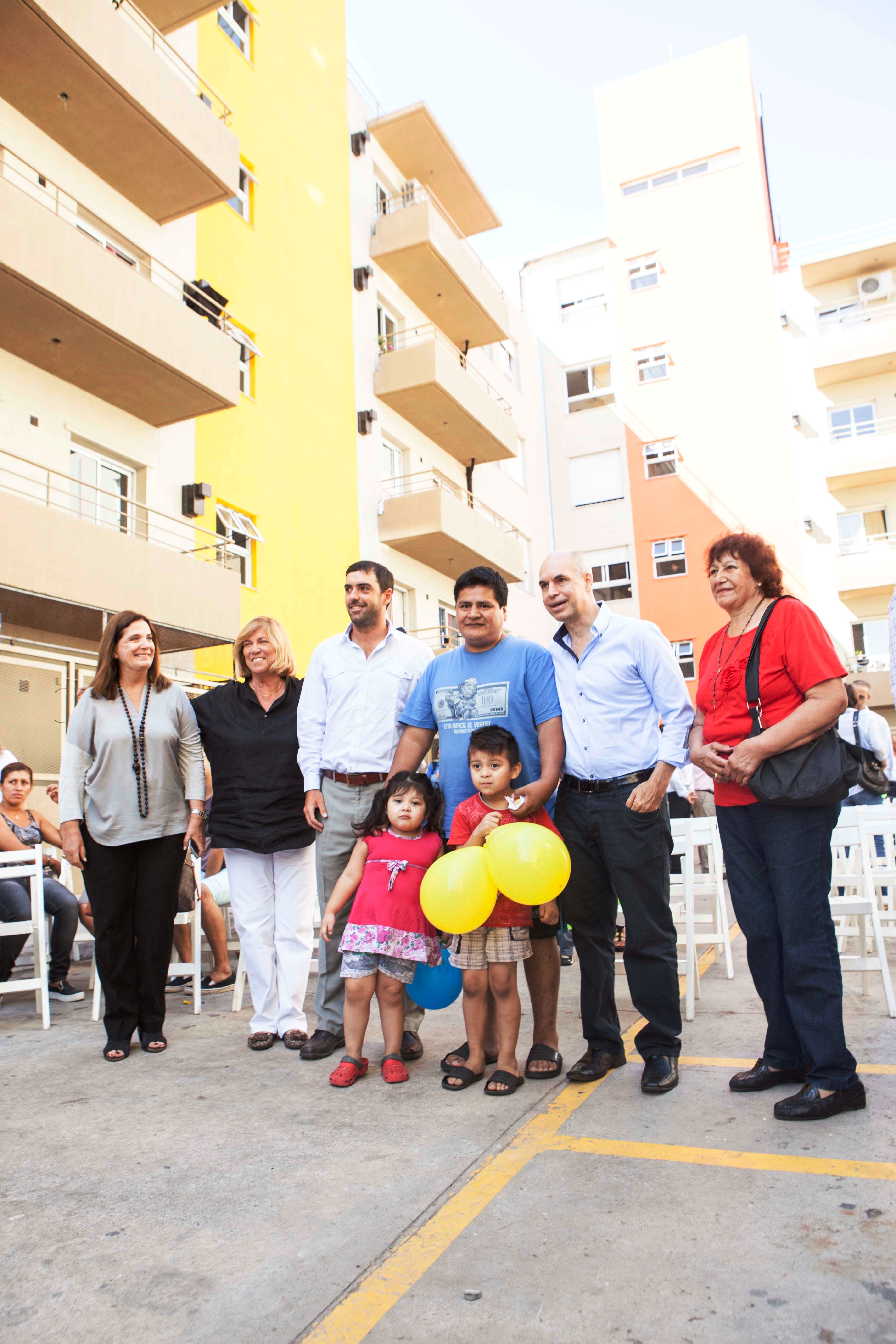 Inauguración del conjunto habitacional Luzuriaga 