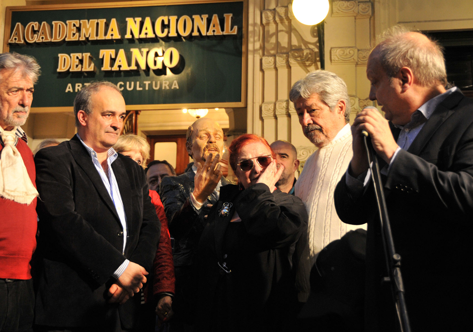 Horacio Ferrer tiene su escultura en la Ciudad