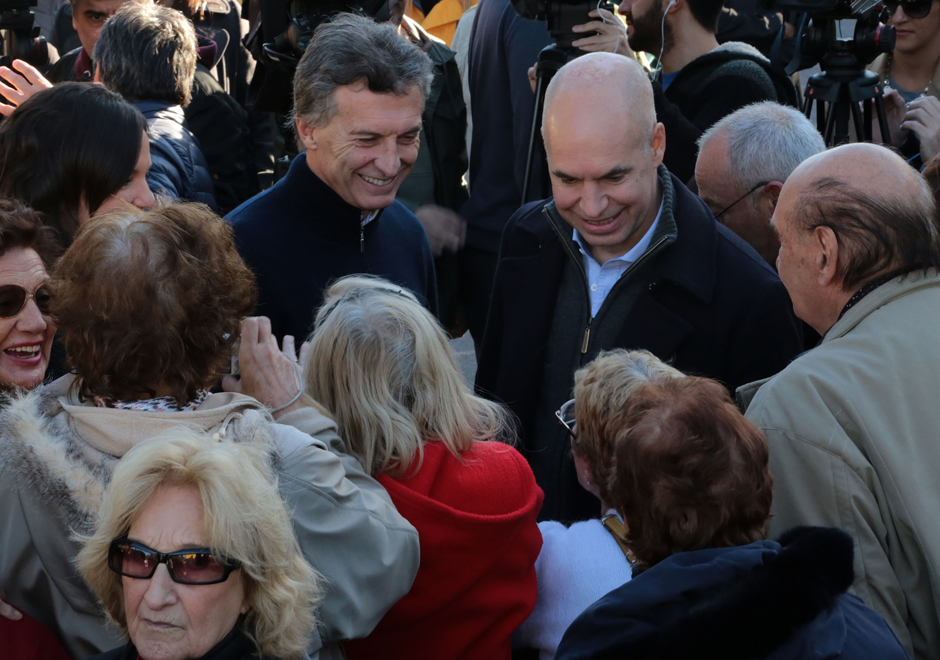 Macri, con adultos mayores  en el Parque 3 de Febrero