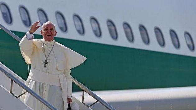 Con un pie en el avión