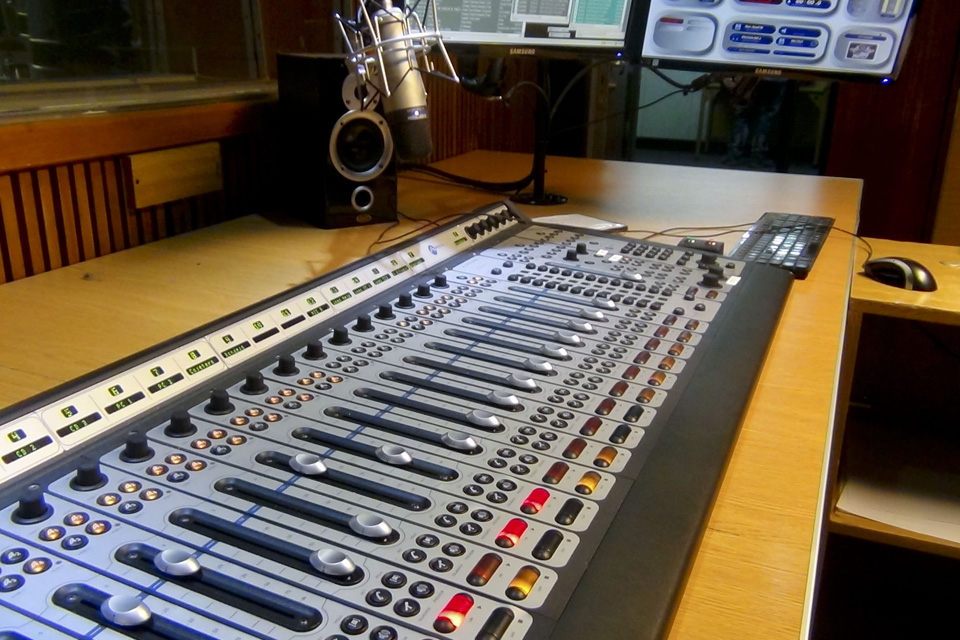 Estudiantes de colegios secundarios realizaron prácticas radiales en Radio Ciudad