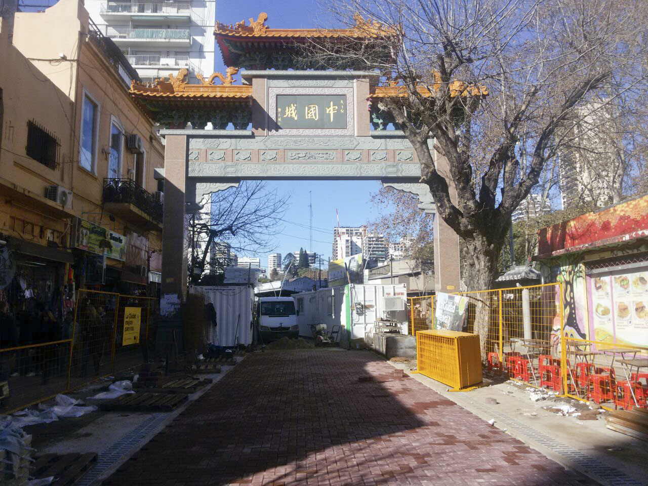 Continúan las obras en el barrio chino
