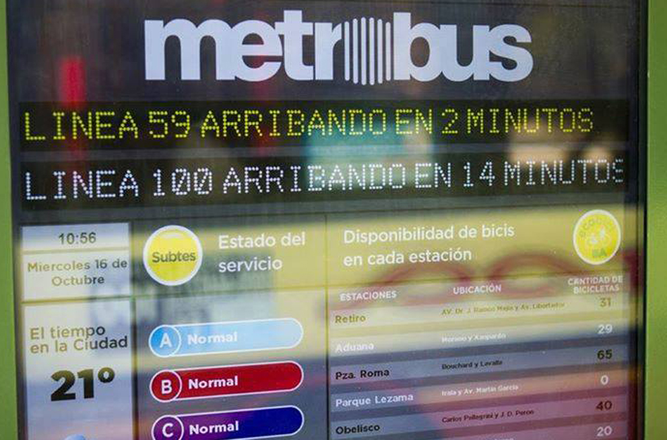 Las pantallas led hacen más fáciles los viajes en el Metrobús