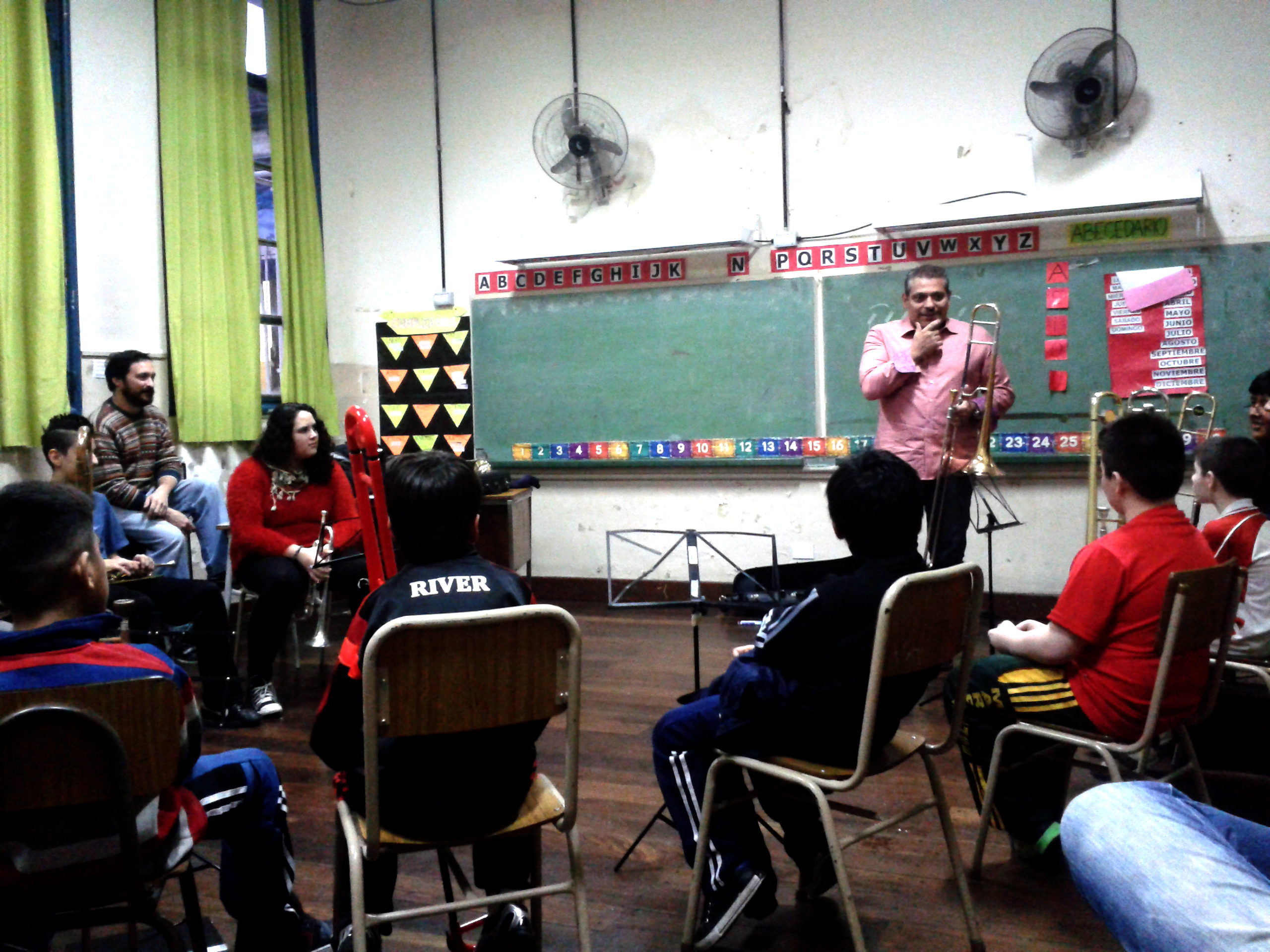 El Programa de Orquestas Infantiles y Juveniles recibió al destacado trombonista estadounidense Luis Bonilla