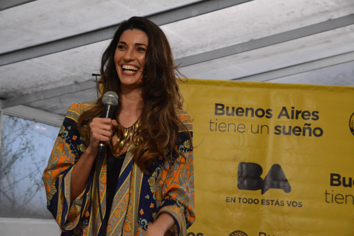 Verónica Perdomo emocionó a los vecinos de la Comuna 8