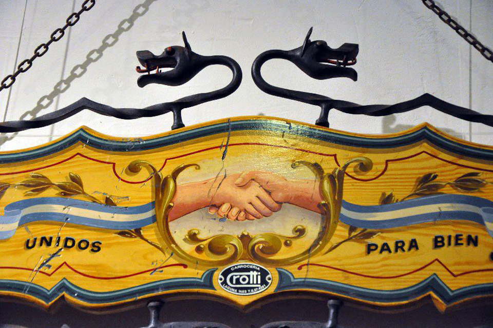 Maestros del fileteado en el Museo de la Ciudad