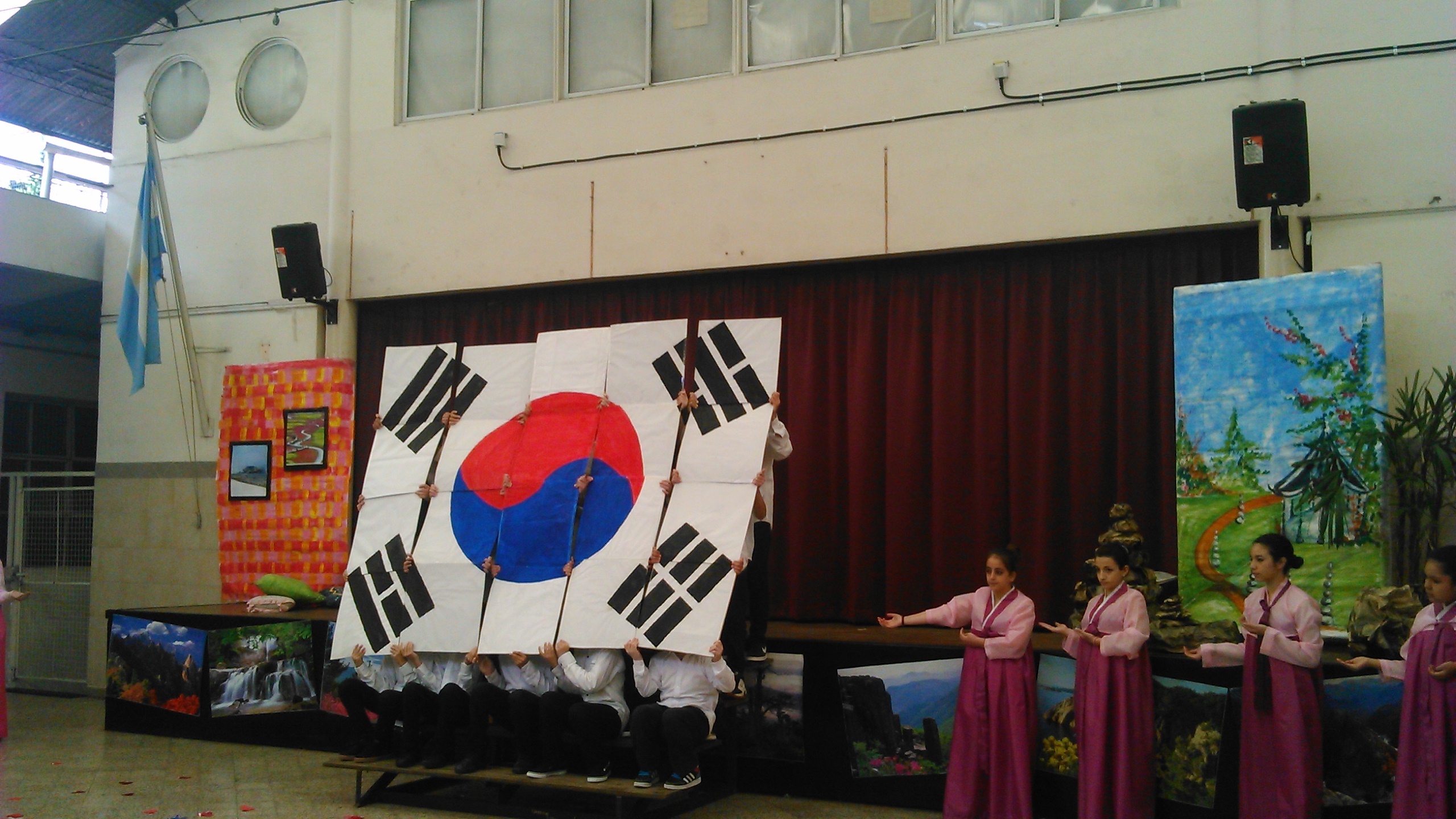 Festejo por los 50 años de la escuela República de Corea