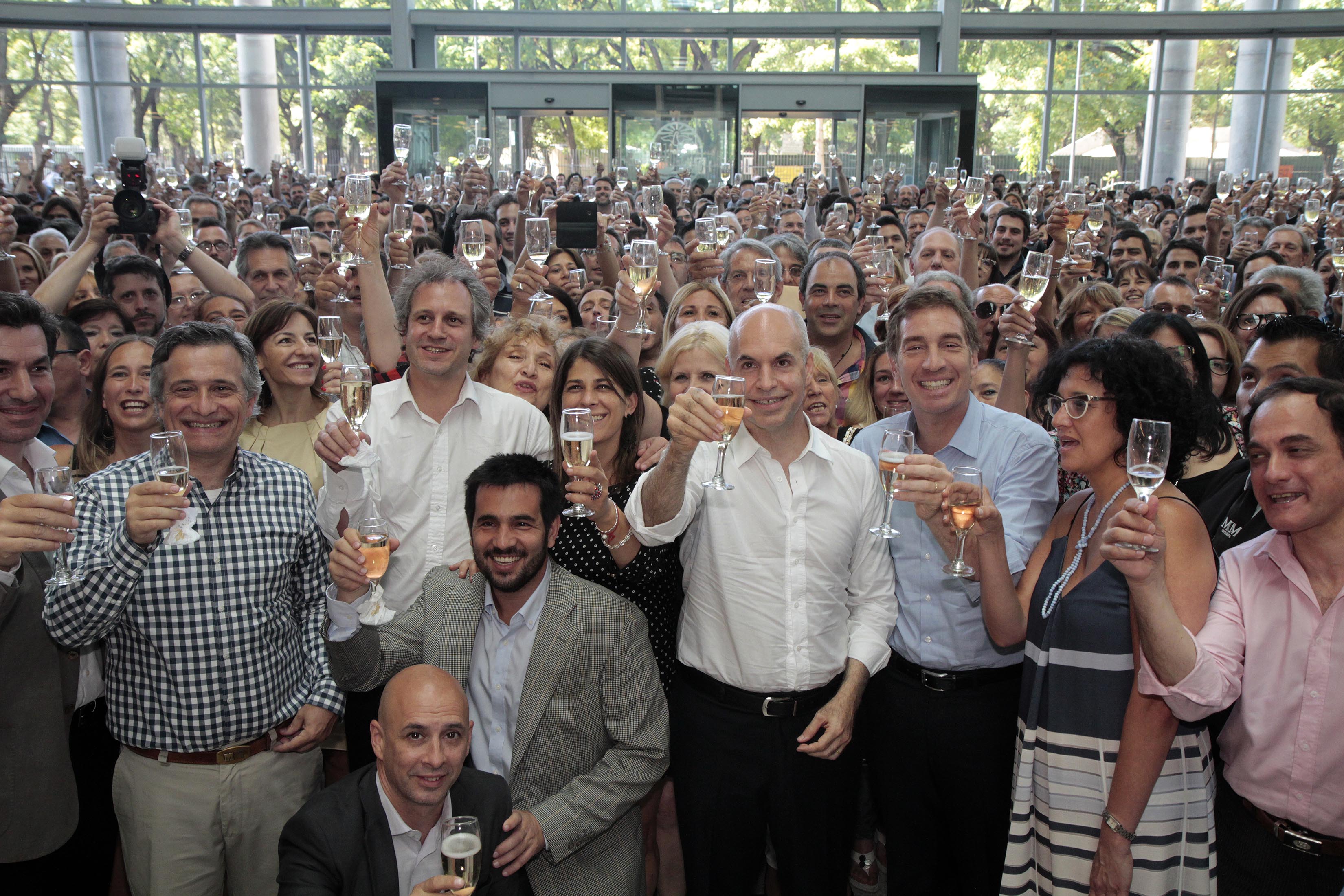 Brindis con los empleados en la sede de Parque Patricios