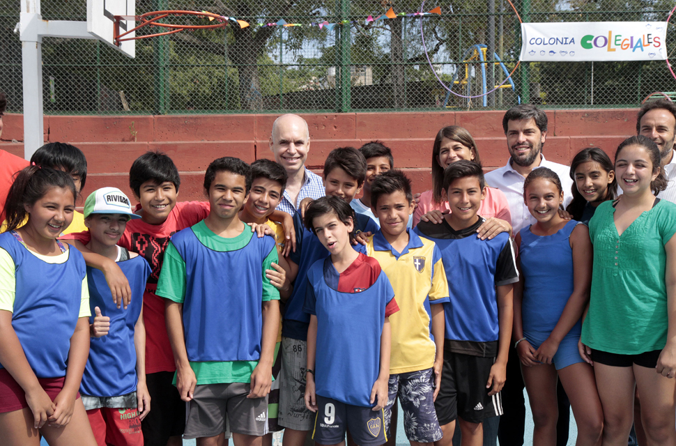 Reunión de Gabinete y visita a una colonia de verano