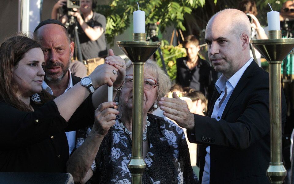 Homenaje a las víctimas del Holocausto