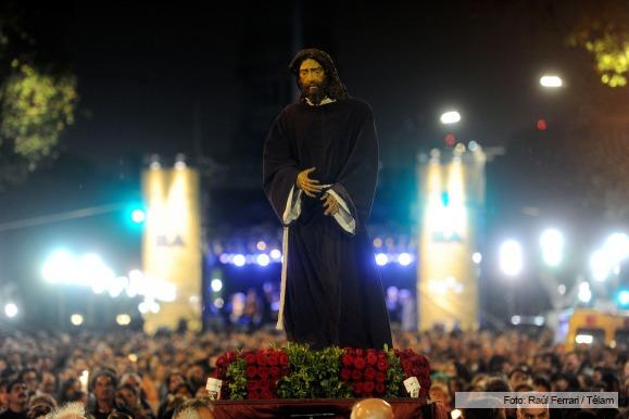 El Viacrucis desfiló por las calles porteñas 