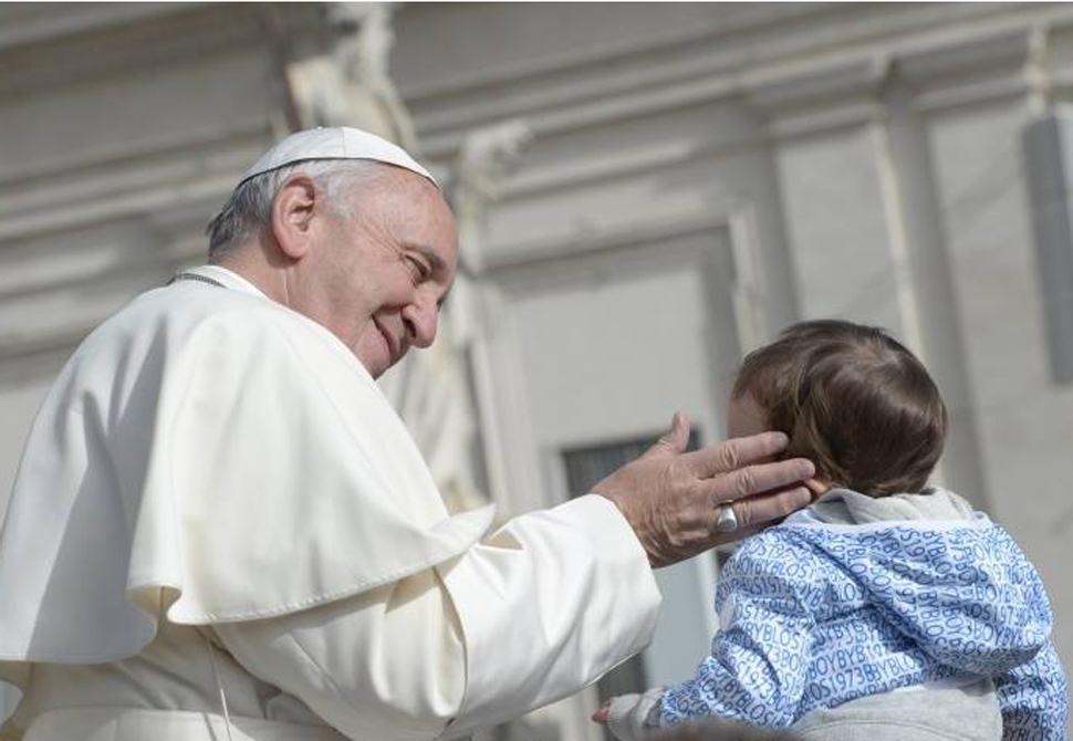 Francisco presentó documento sobre la familia