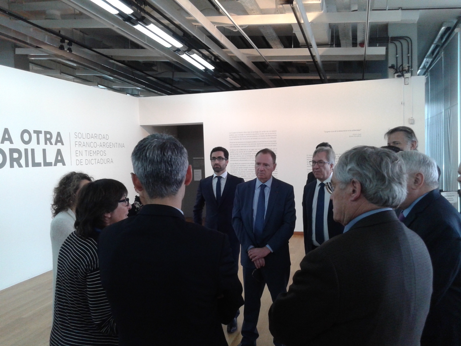 Una delegación de senadores franceses visitó el Parque de la Memoria