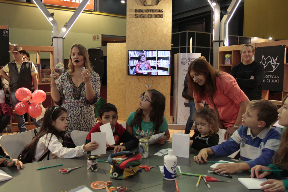 Los primeros días de la Feria del Libro en imágenes
