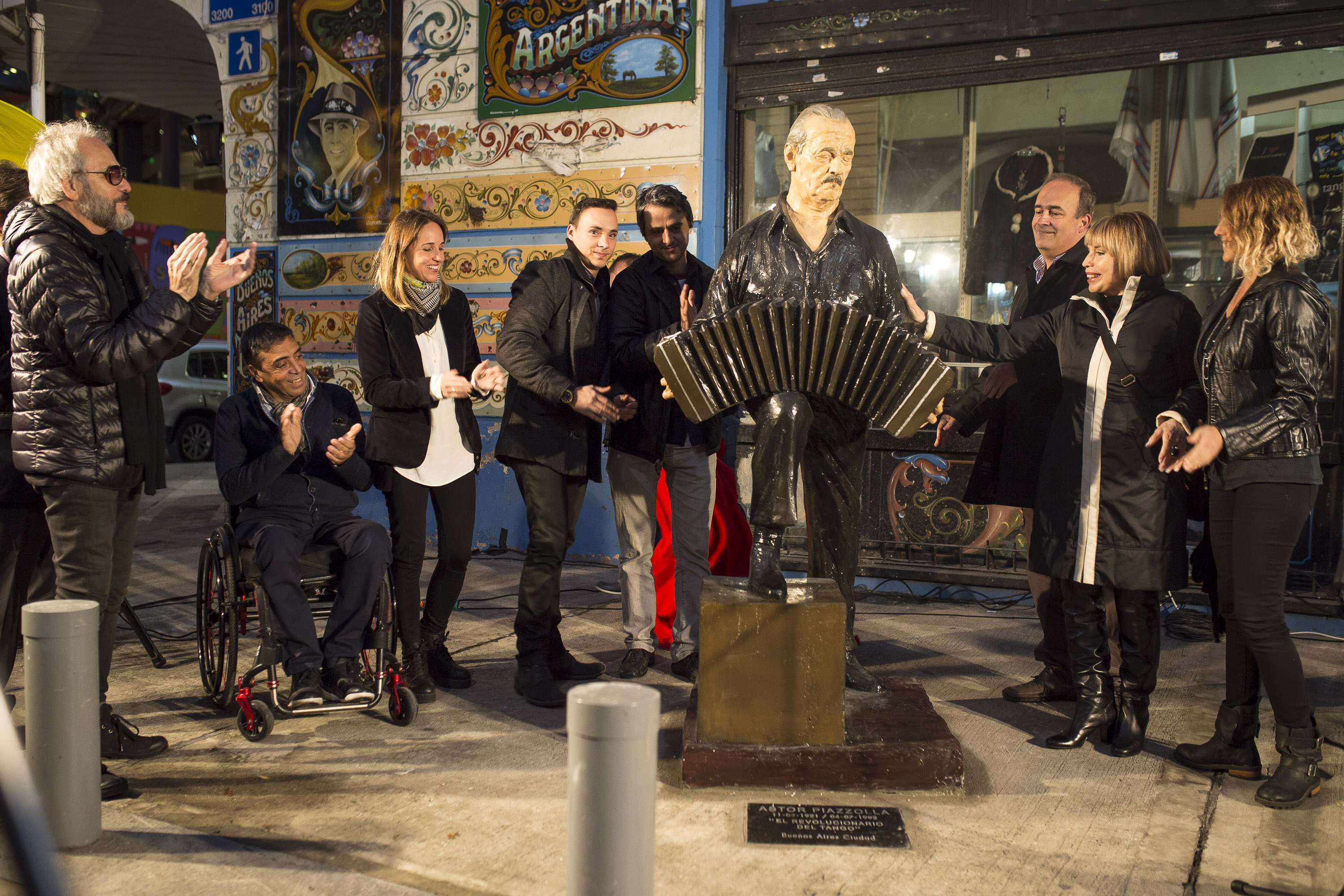 Se inauguró la escultura de Astor Piazzolla en el Paseo del Tango