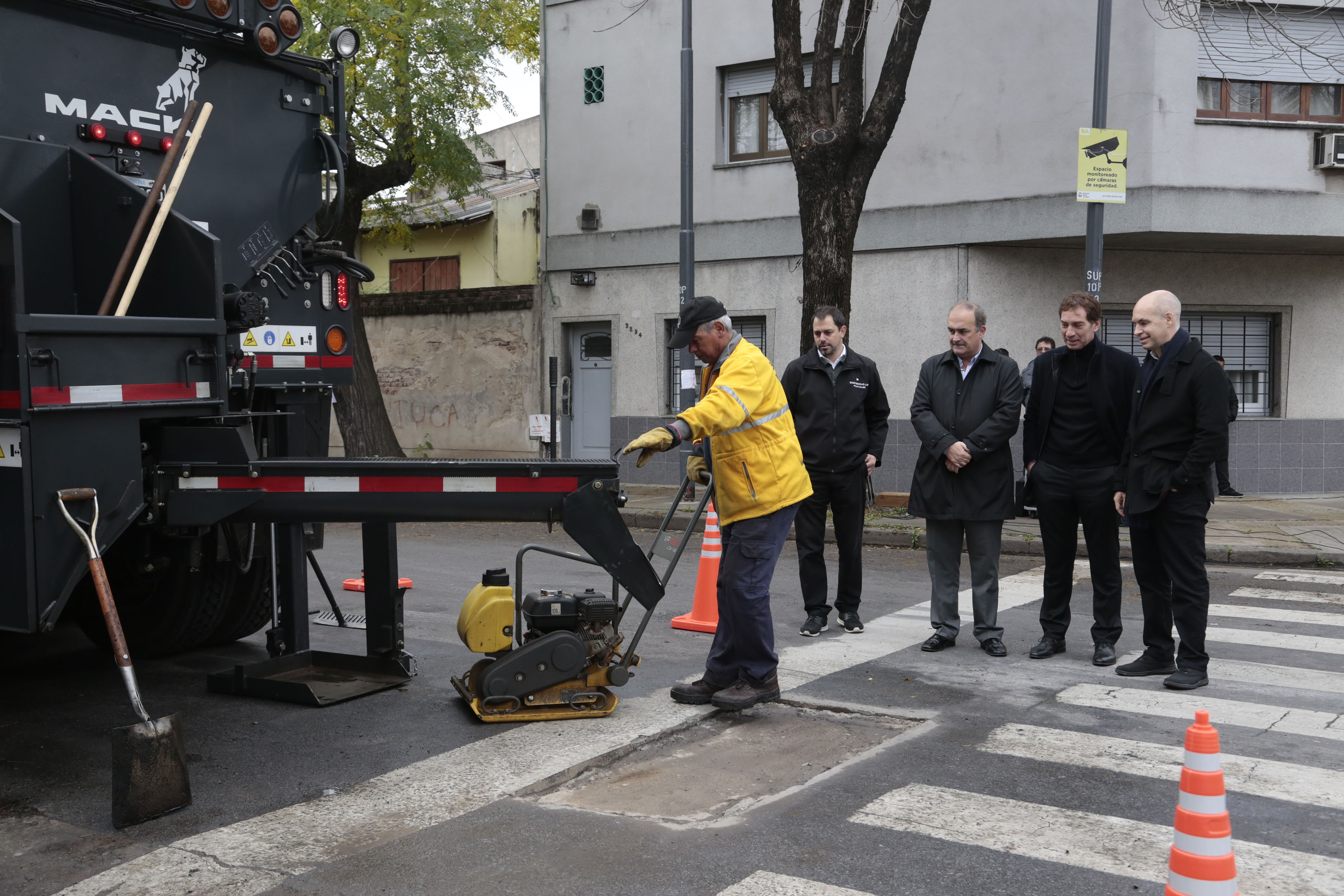 Horacio Rodríguez Larreta presentó los nuevos camiones de bacheo