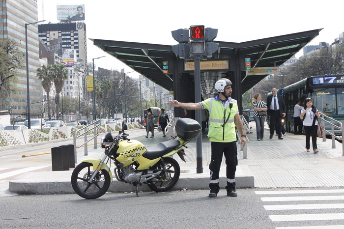 Más agentes refuerzan el control del tránsito en la Ciudad