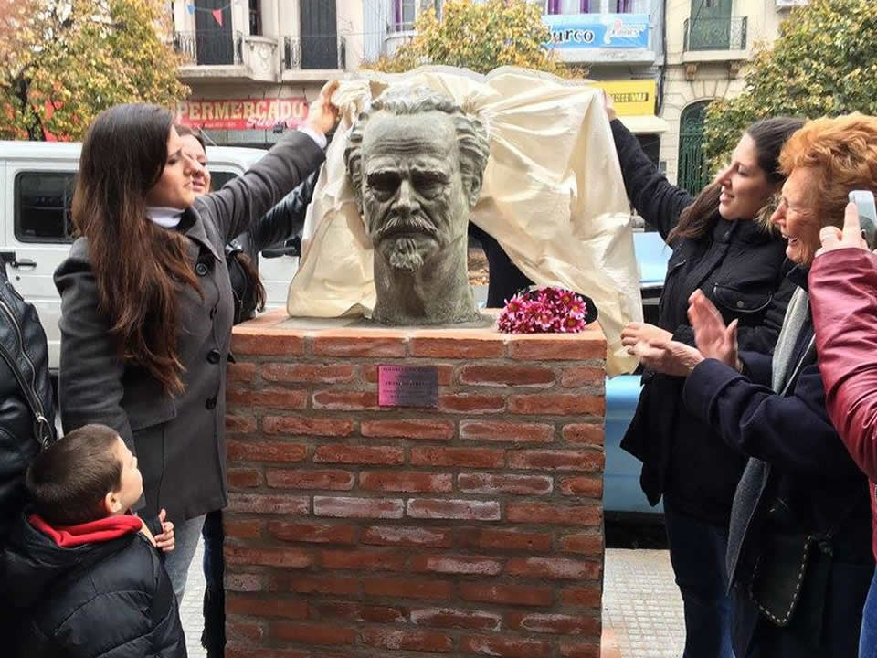 Inauguración del busto de Francisco Reyes