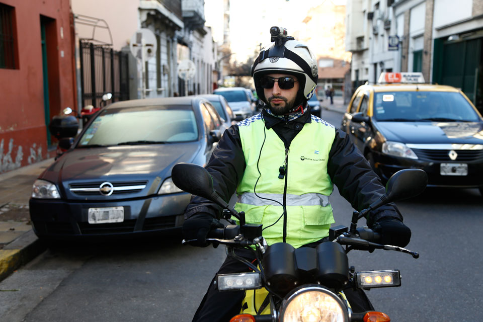 Cascos con cámaras para los agentes de tránsito