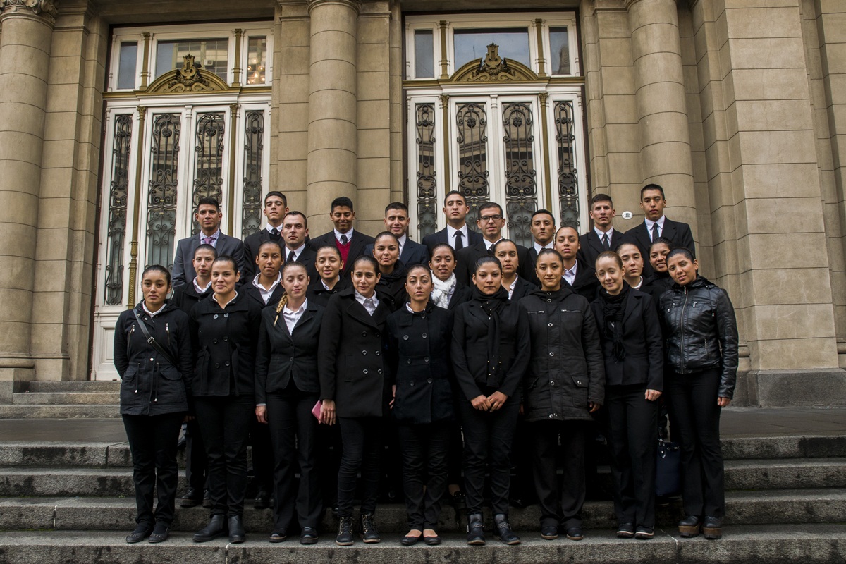 Los cadetes de la Policía Metropolitana conocieron el Teatro Colón 