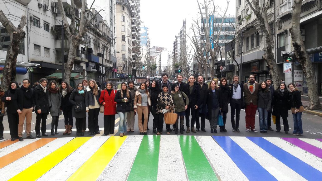 Comenzó la Semana Diversa con una intervención en la vía pública
