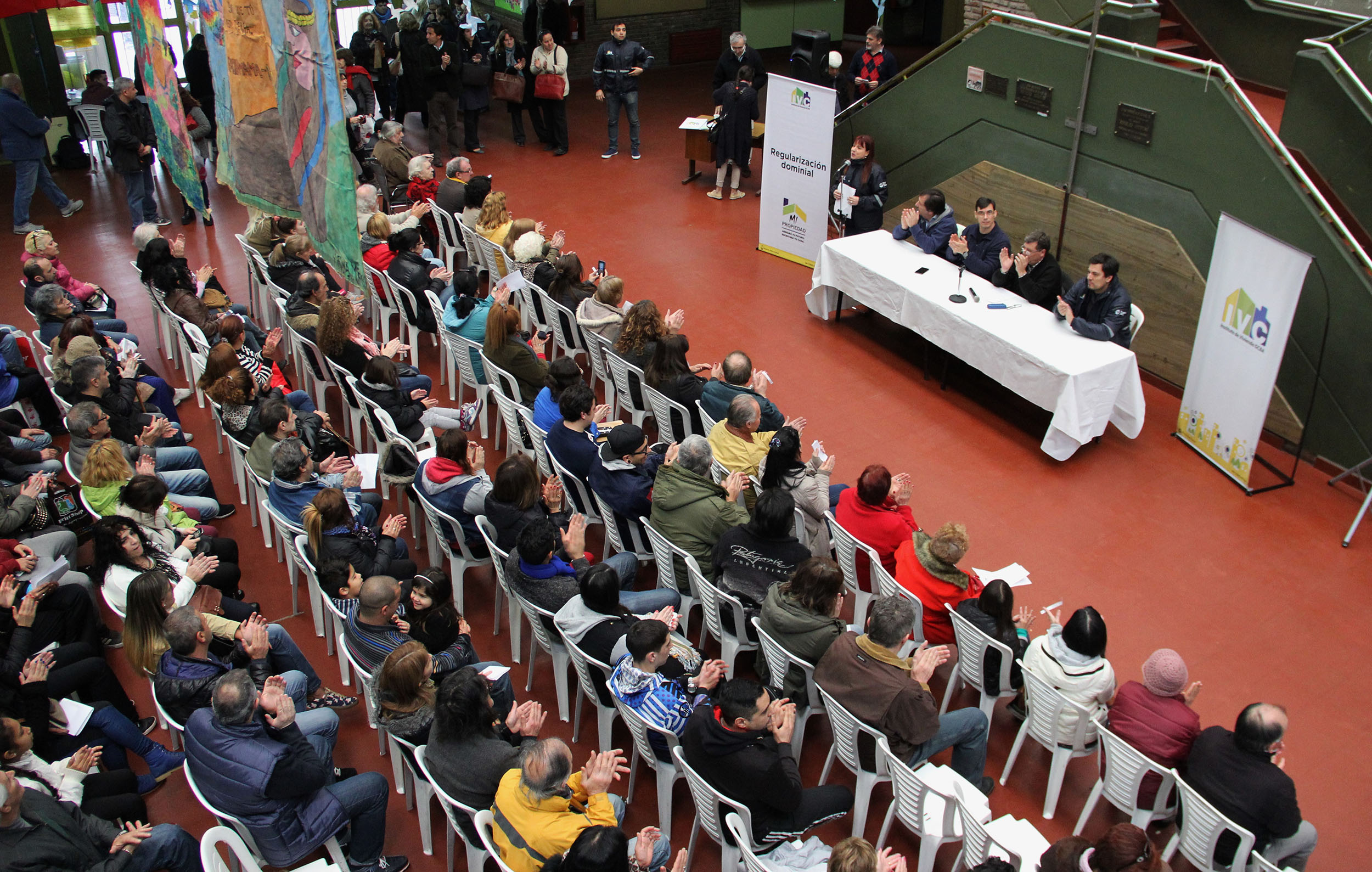 115 familias de Villa Lugano firmaron las escrituras de sus viviendas