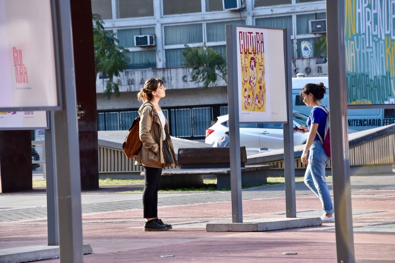 Muestra de afiches: Raíces, Sembrando Respeto