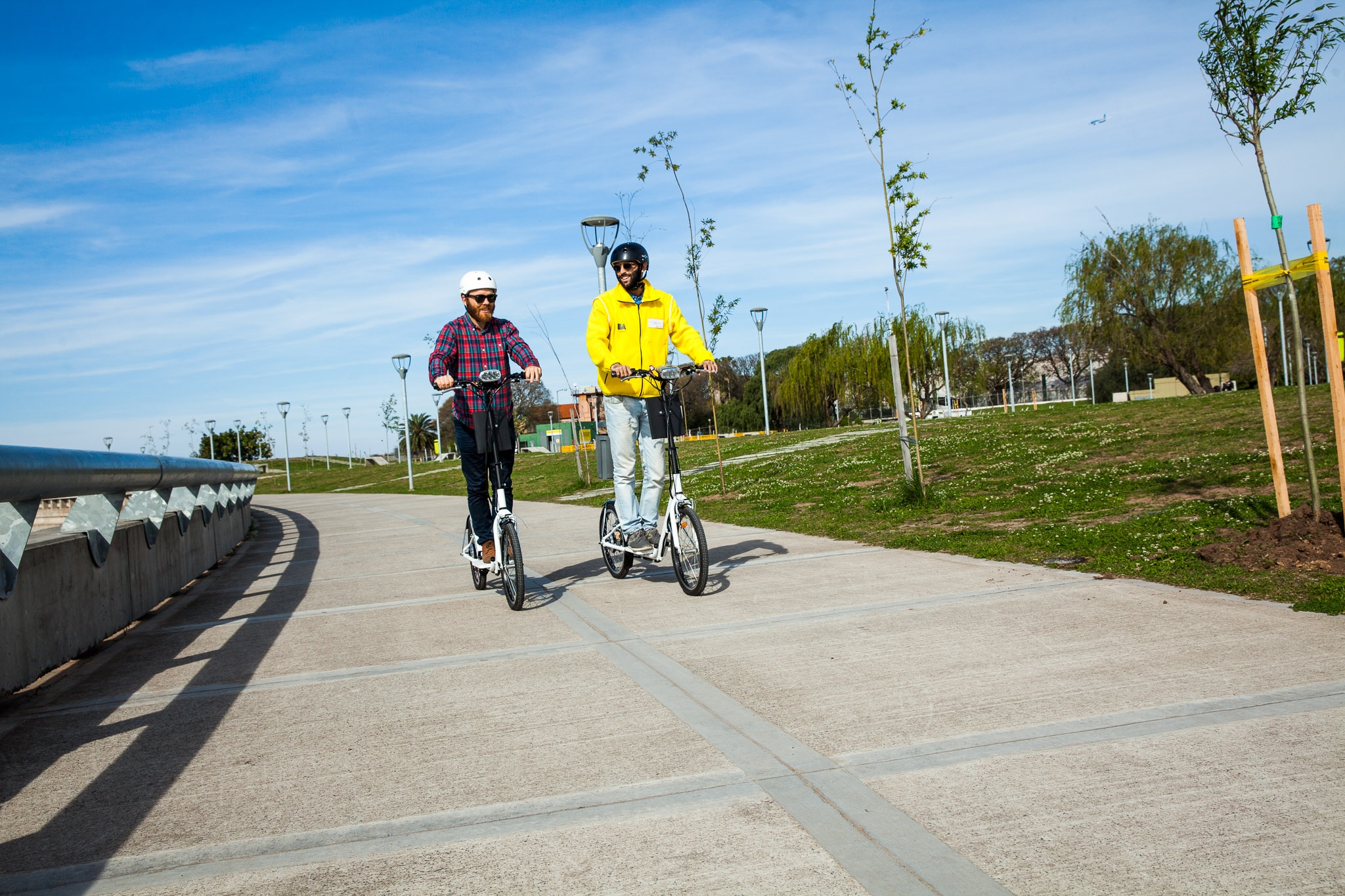 Surf urbano y un paseo imperdible en monopatines eléctricos 