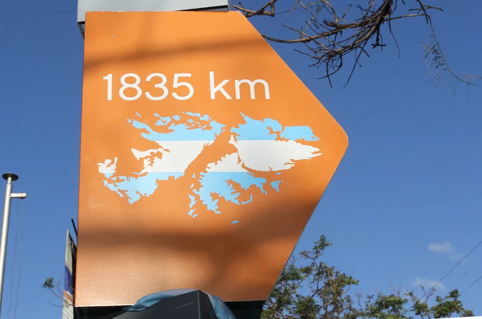 Inauguración del tótem “Islas Malvinas”
