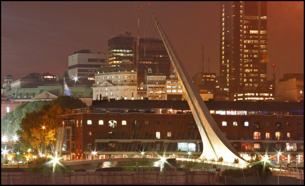 El Puente de la Mujer celebra sus 15 años