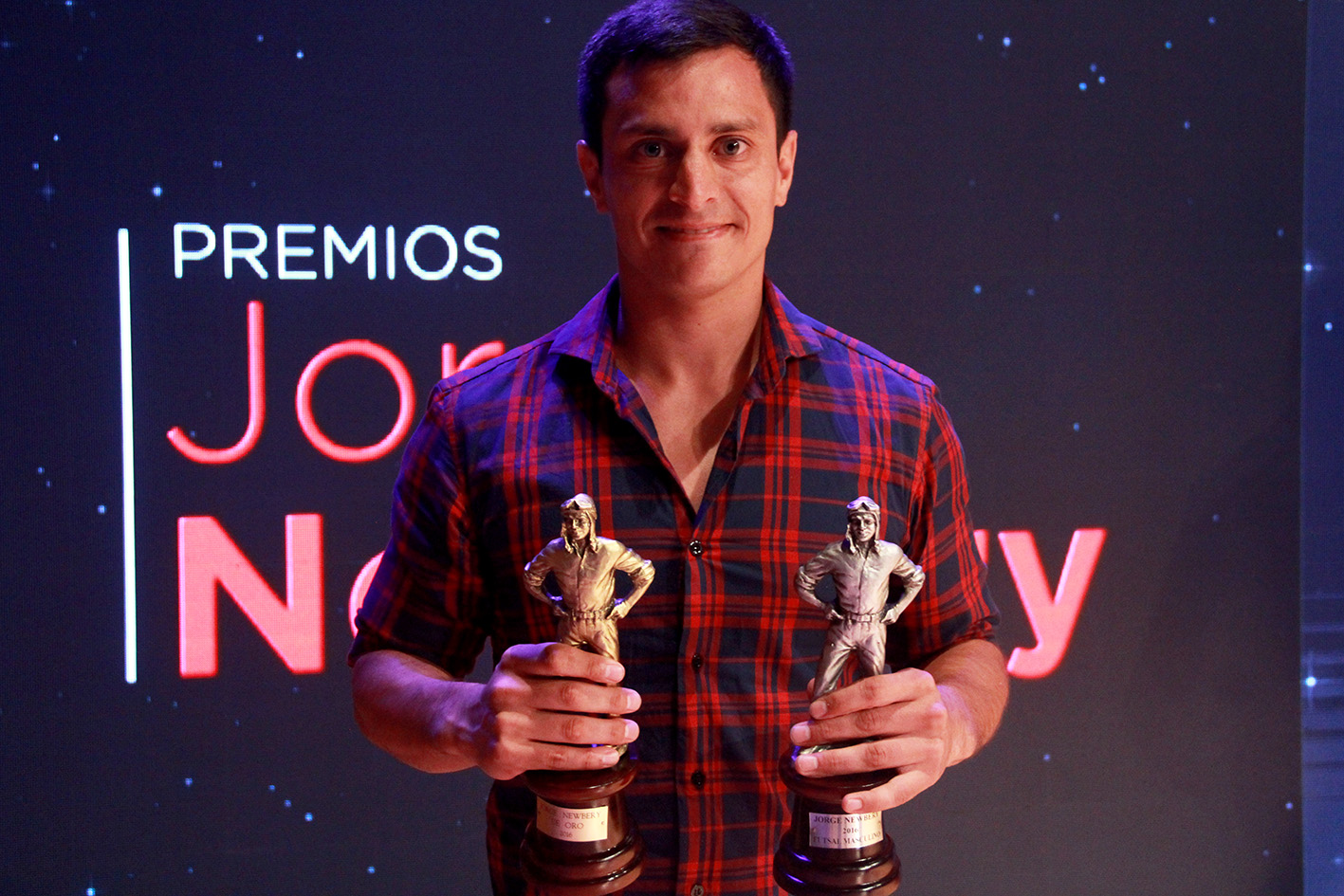 El Jorge Newbery de oro es de Alamiro Vaporaki Tello 