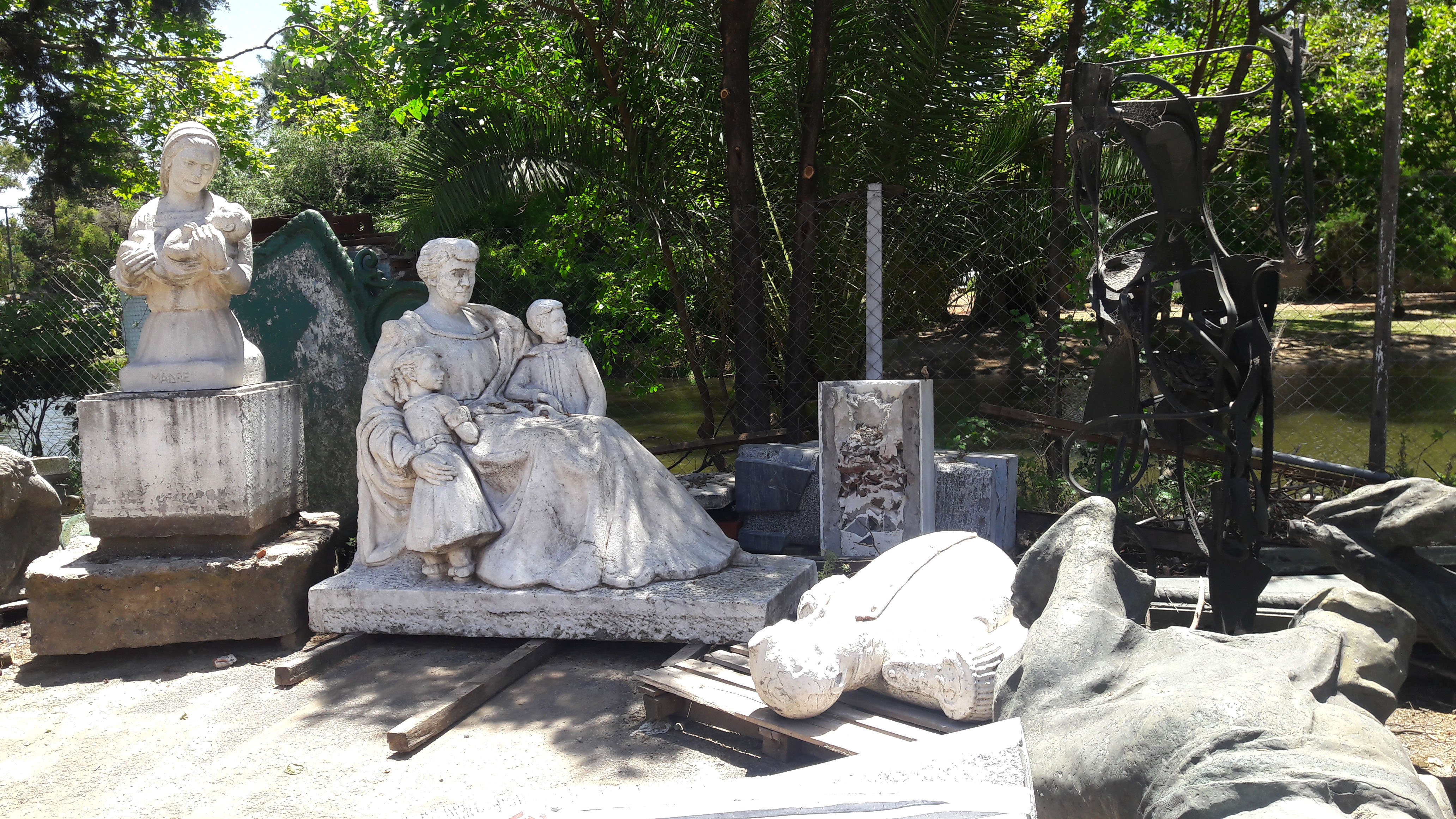 Así funciona el hospital donde se recuperan del vandalismo las obras de arte porteñas