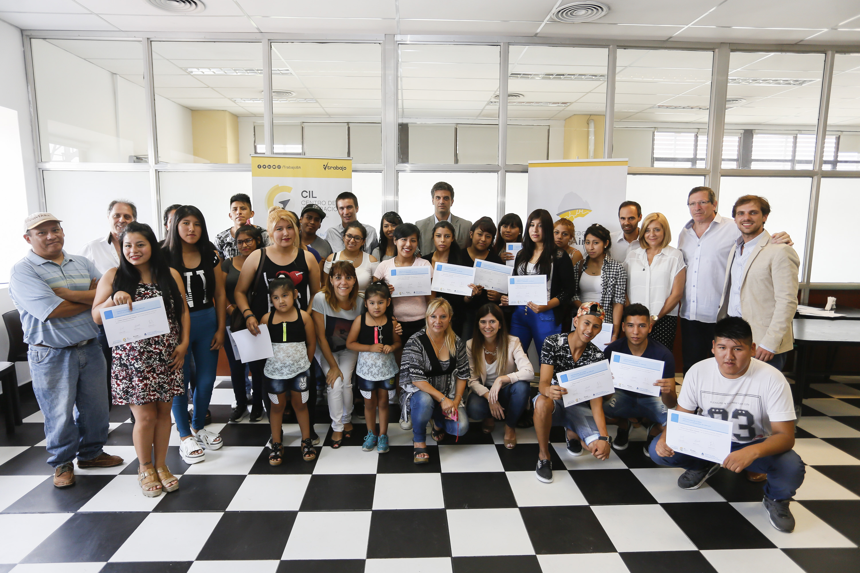 Entrega de certificados a los jóvenes que participaron del programa Apoyo en la Búsqueda de Empleo