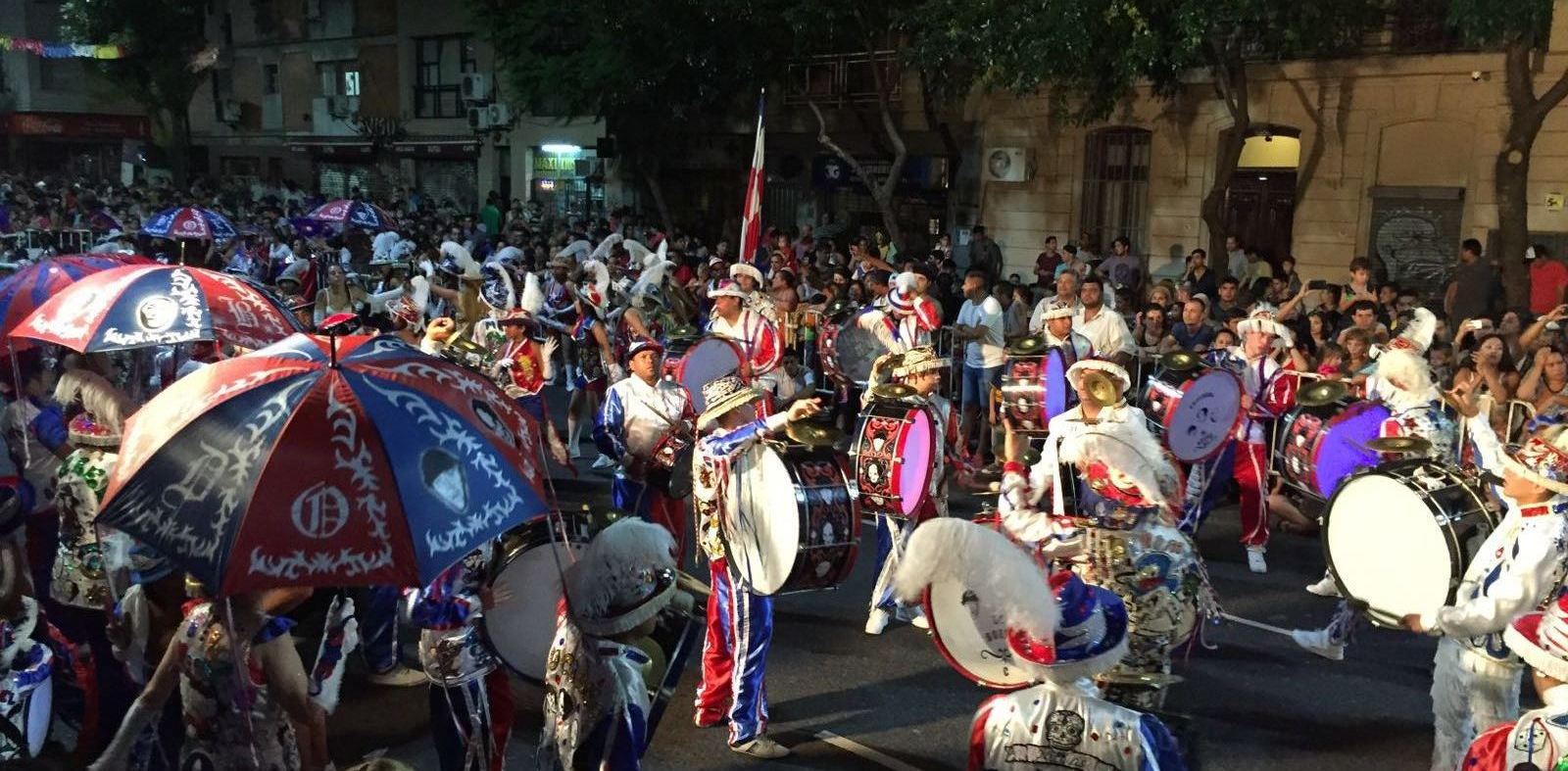 El Carnaval sale a las calles