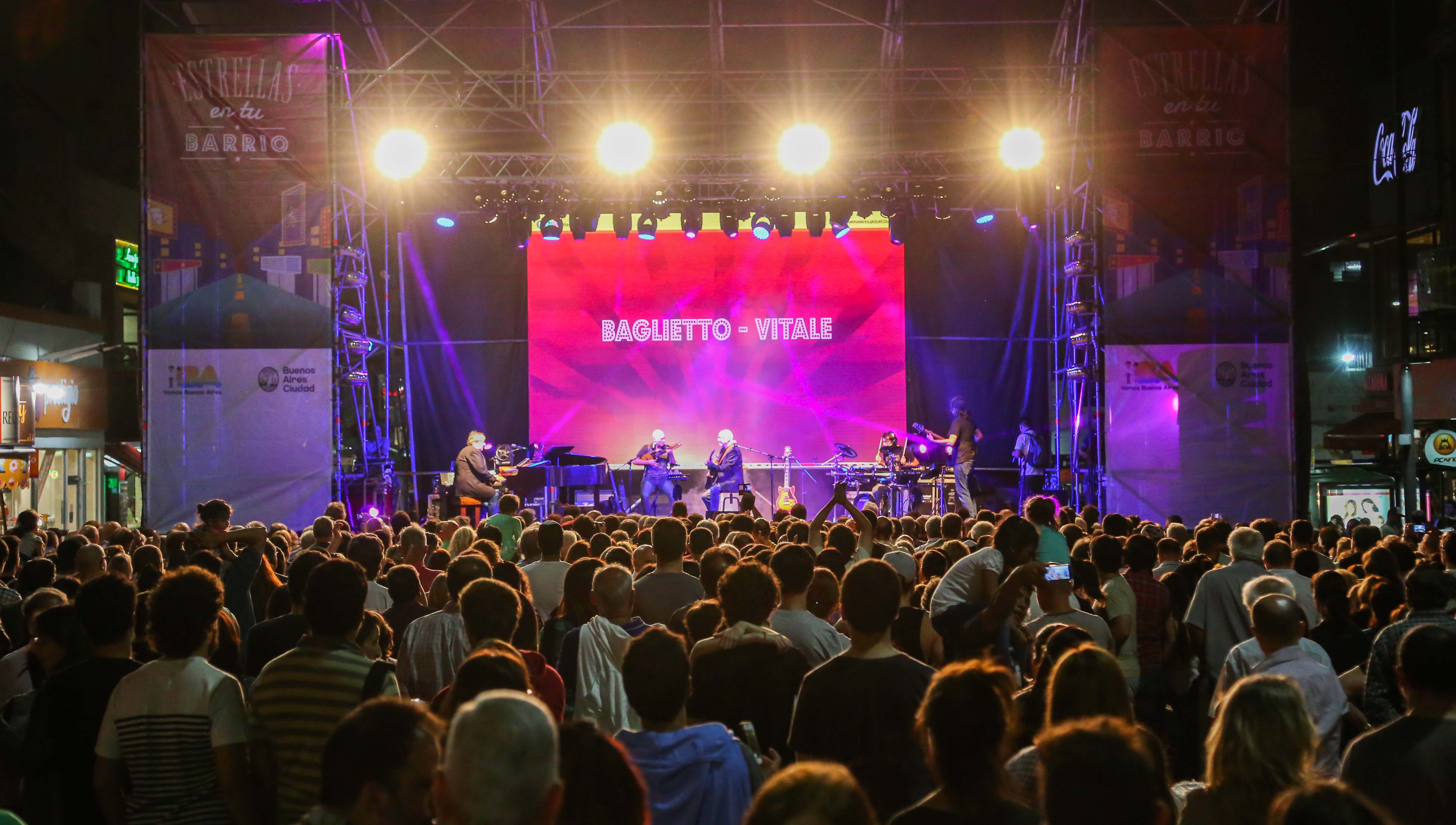 Las estrellas musicales llegan a Flores